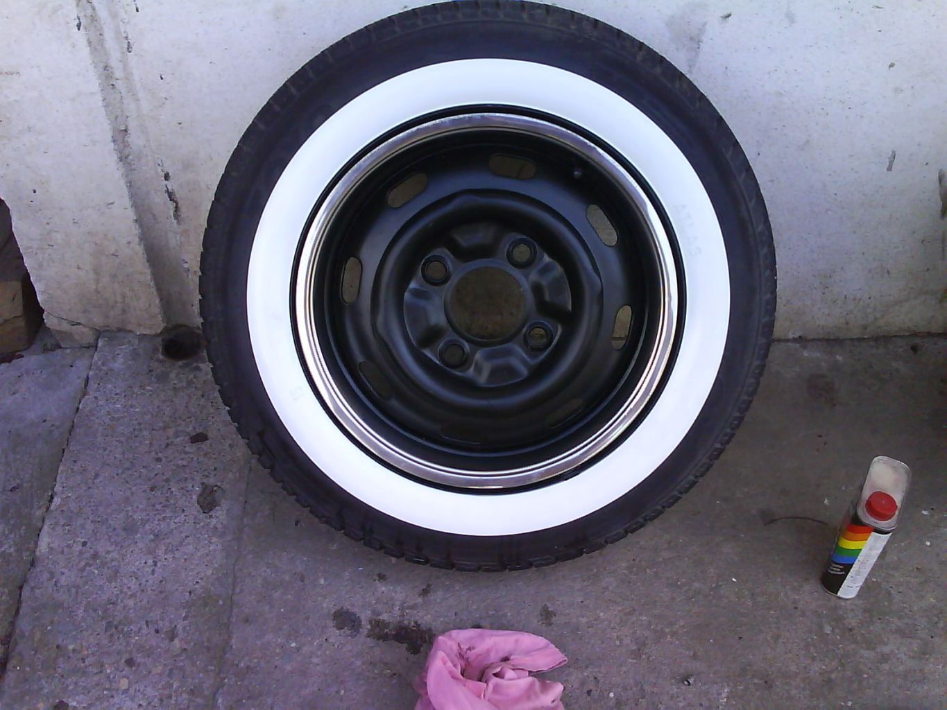 Bílé boky na pneu, běloboké pneu aneb bílé lemy na kolech - Stránky 4 -  flat4.org